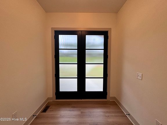 3rd image of 1106 N Glenwood Trail