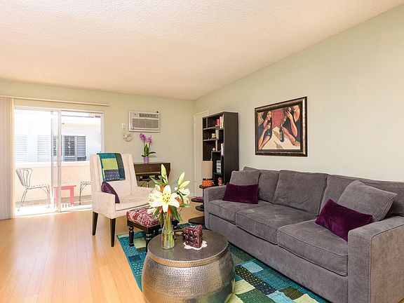 5th image of 1535 Granville Ave APT 203