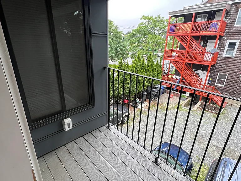 25 Eleanor St #205 — Photo 7