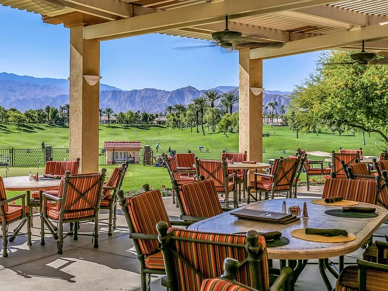 Heritage Palms outdoor restaurant overlooking the golf course