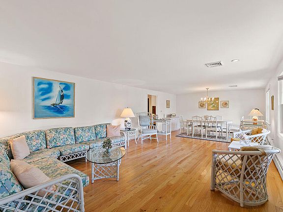 5th image of 229 S Sea Avenue E