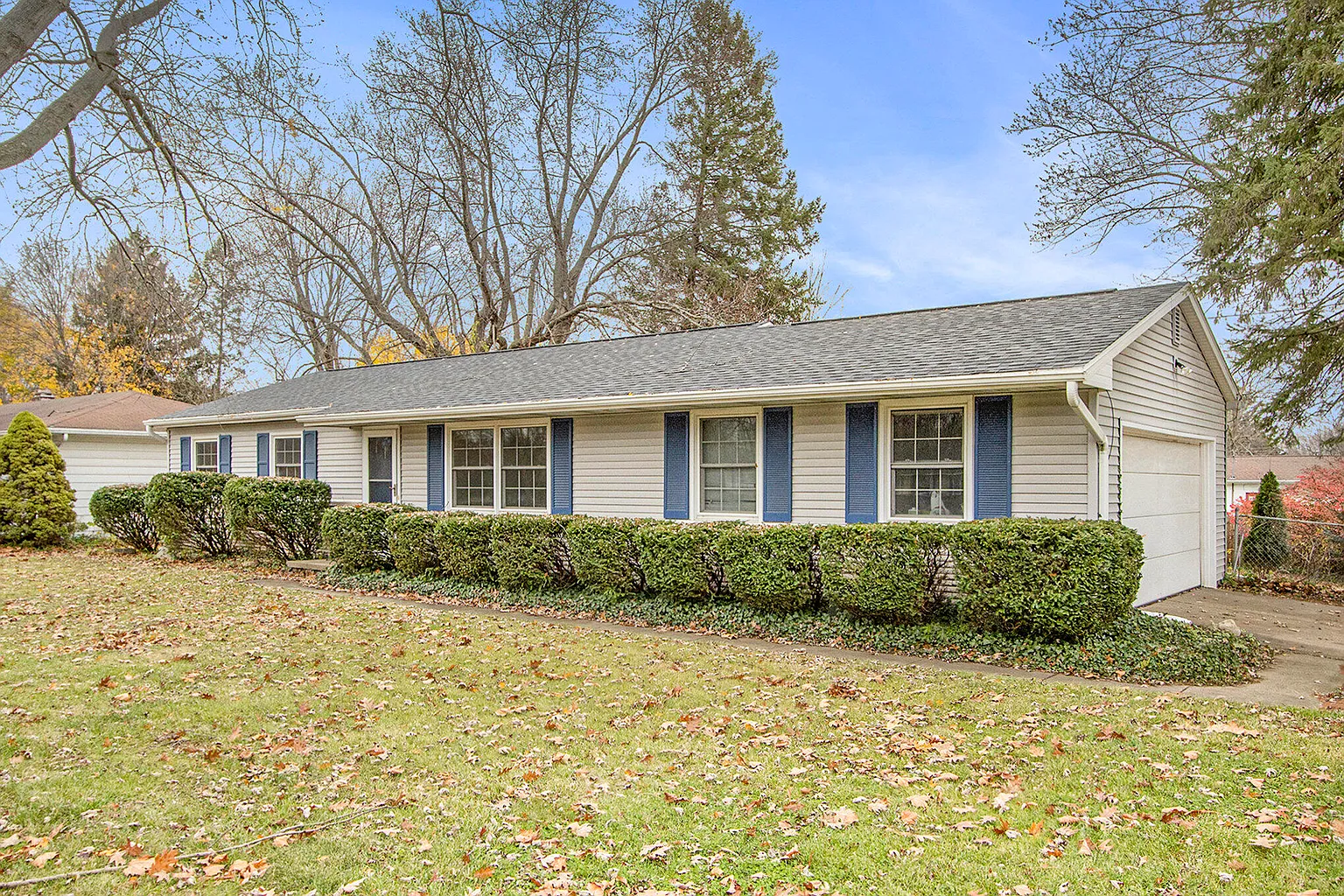 14612 Helmer Rd S photo 1