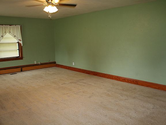 4th image of 212 Thorndale Dr