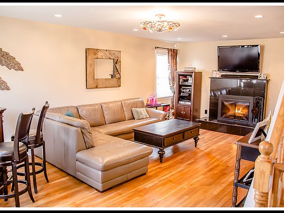 2nd image of 26 Devonshire Dr