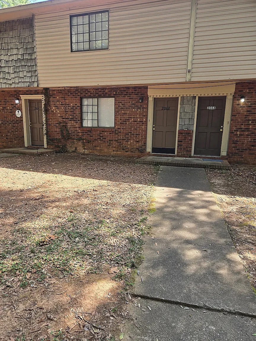 2 bed, 1.5 bath, 1000 sqft, $1,100 — Photo 1