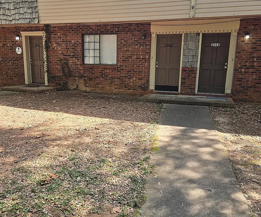 2066 Pineview Dr