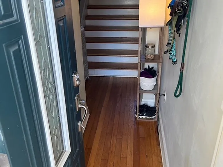 1525 Memorial Ave SW — Photo 2