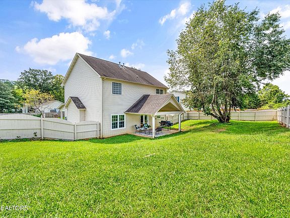 5th image of 6729 Maple Creek Way