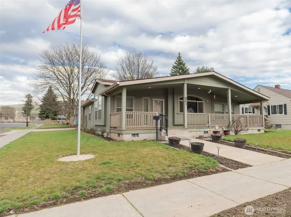803 S 3RD Street, Dayton, WA 99328