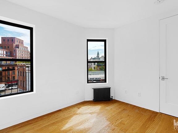 5th image of 227 Waverly Pl APT 4d