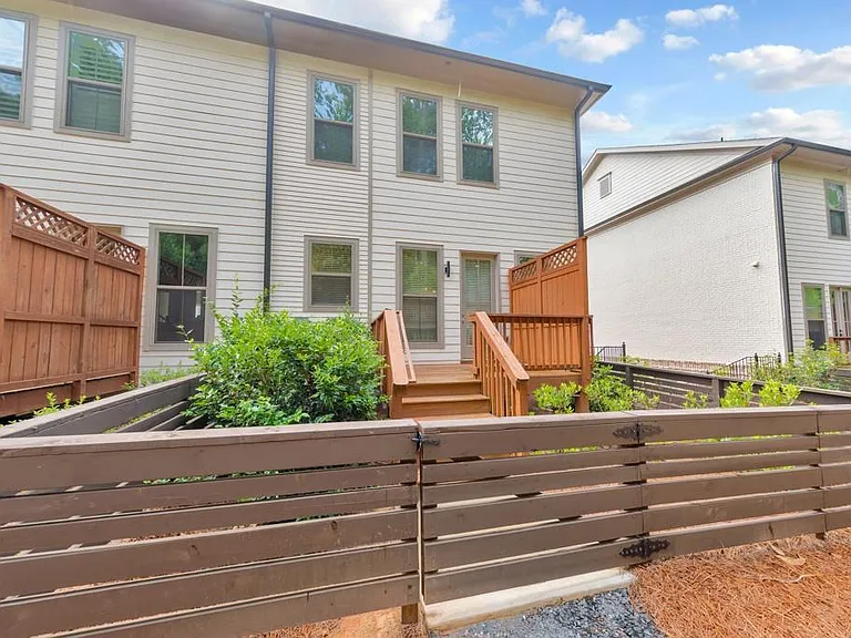 413 Bishop Ln — Photo 10