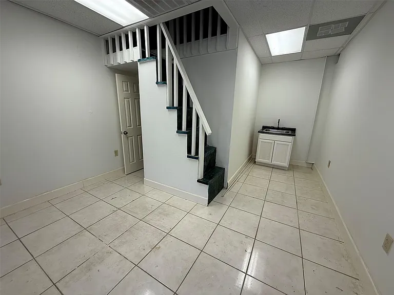 5914 Cullen Blvd — Photo 8