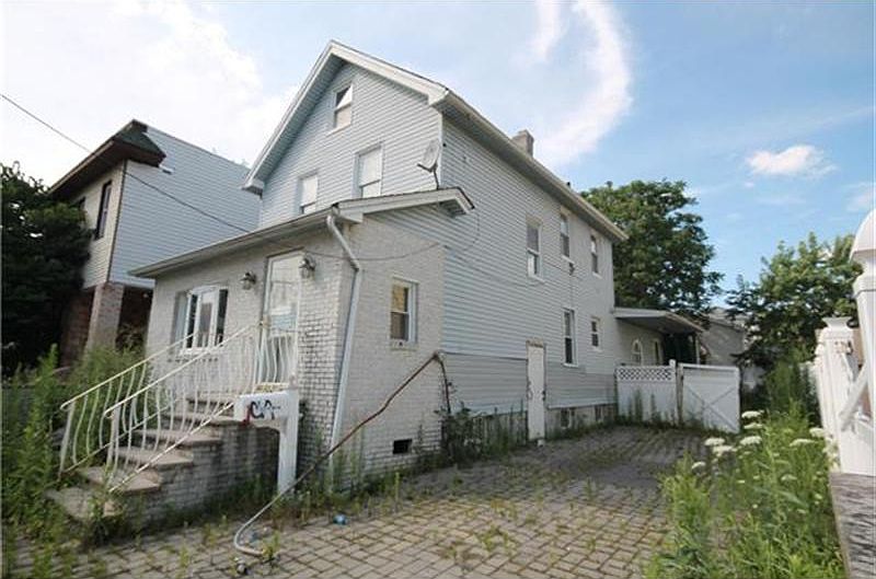 2nd image of 1029 Julia St