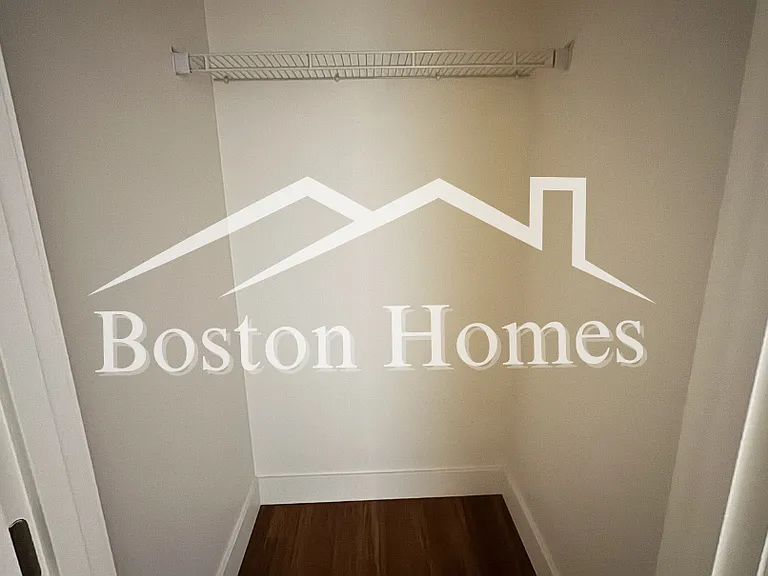 Beacon St — Photo 9