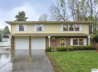 106 Kings Cir, Bellevue, NE 68005