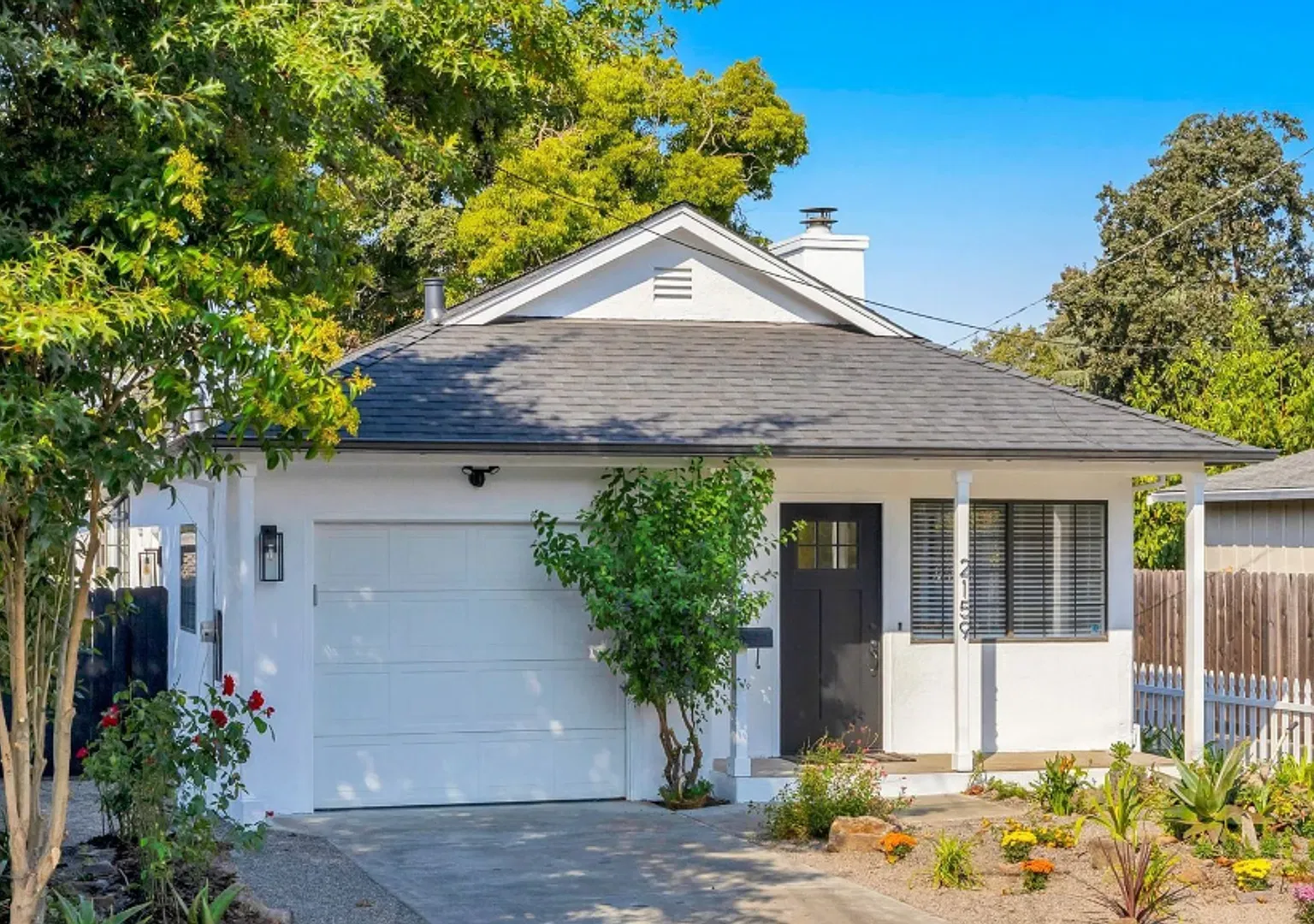 Newly Remodeled Three Bedroom Napa House — Photo 2