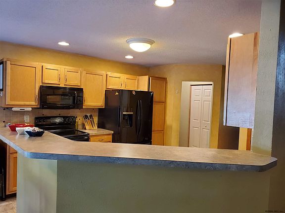 3rd image of 6 Sage Ln