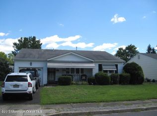 31 Pembroke Ln, Toms River, NJ 08757