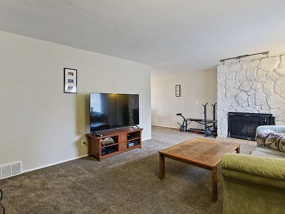 3rd image of 1348 Hidden Creek Ct