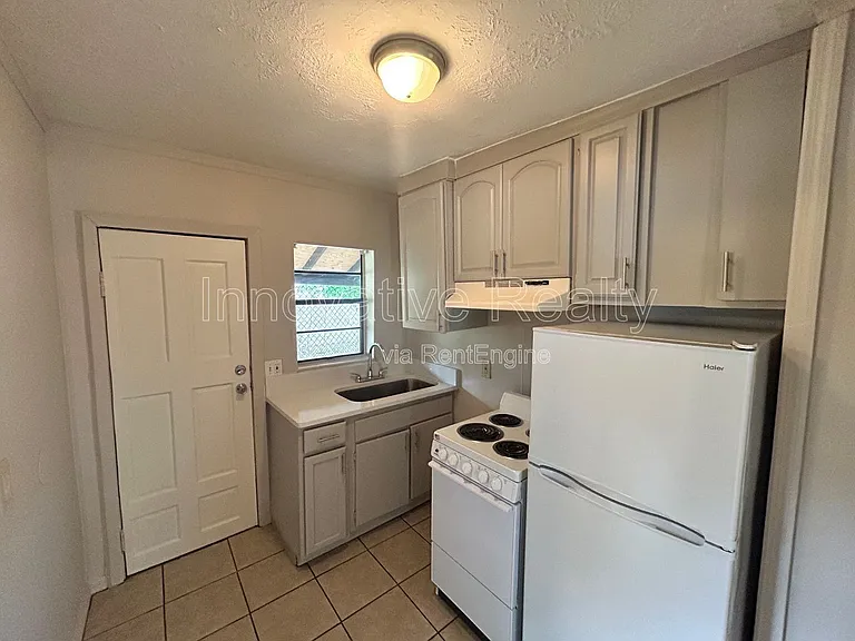 517 E 5th St #B — Photo 6
