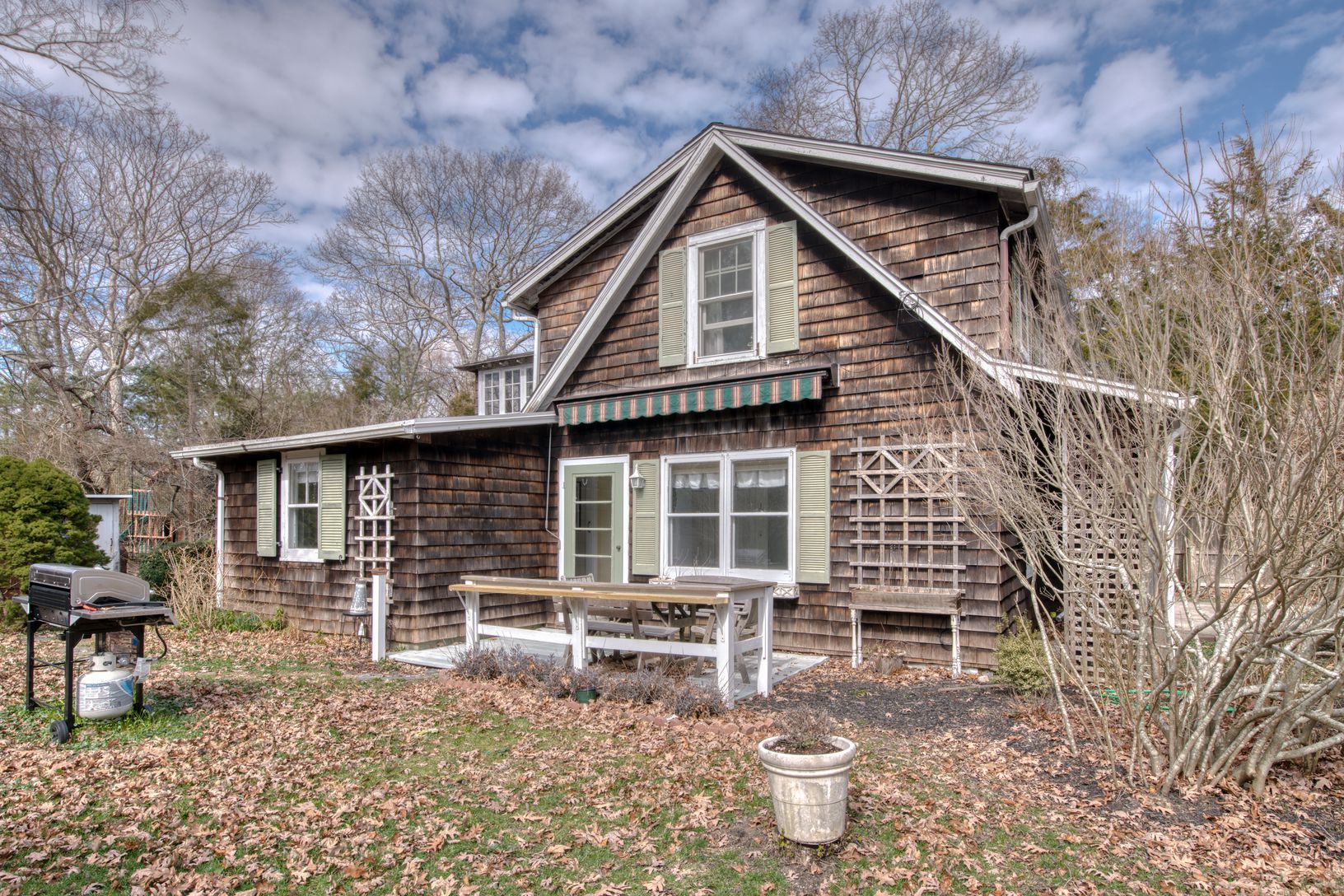  Cottage on Property/2 Apartments