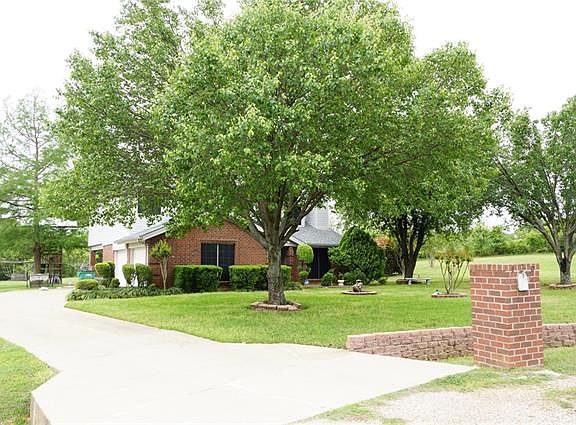 4th image of 429 Emerald Ct