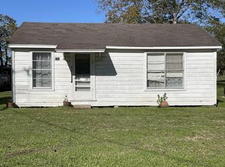 112 W Alfred St, El Campo, TX 77437