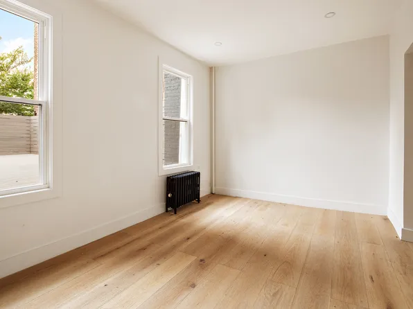 654 Manhattan Avenue image 4 of 8