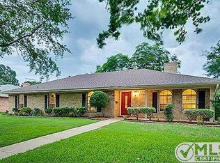 1608 Woodcrest Ln, Carrollton, TX 75006