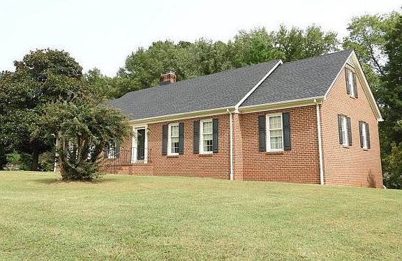 3rd image of 101 Crescent Dr