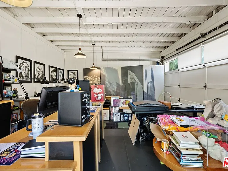 202 N Gower St — Photo 17