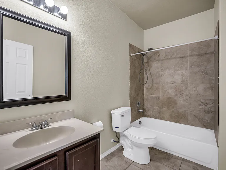 2049 Meadow View Dr — Photo 13