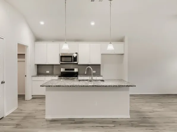 1300 Avenue C, Grand Prairie, TX 75051