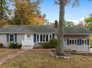 1 Pineknoll Rd, Bedford, MA 01730
