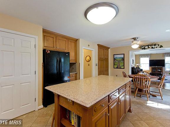 4th image of 328 Sherwood Forest Dr