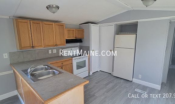 3rd image of 98 Park Dr