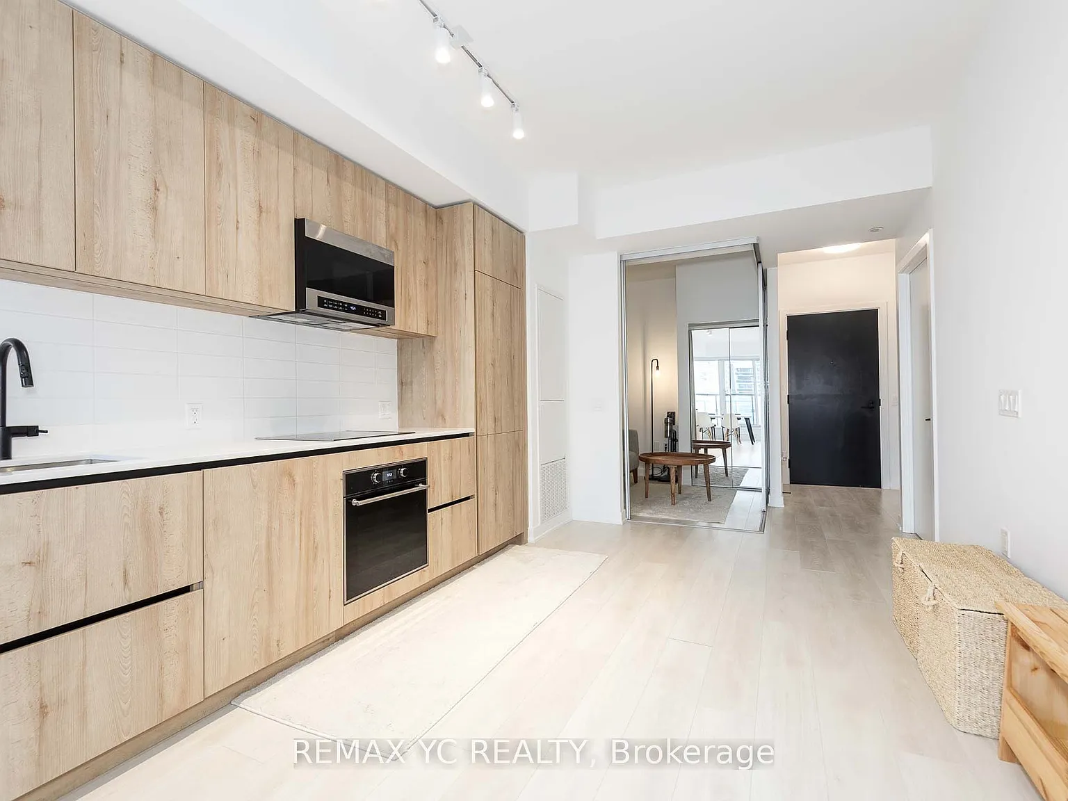 Line 5 Condos — Photo 2