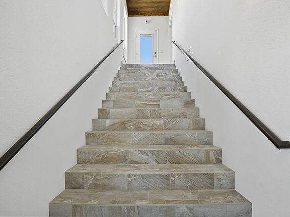 3rd image of 33 Joy Rd