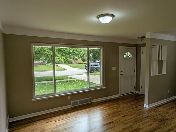 3rd image of 820 Nash Ave