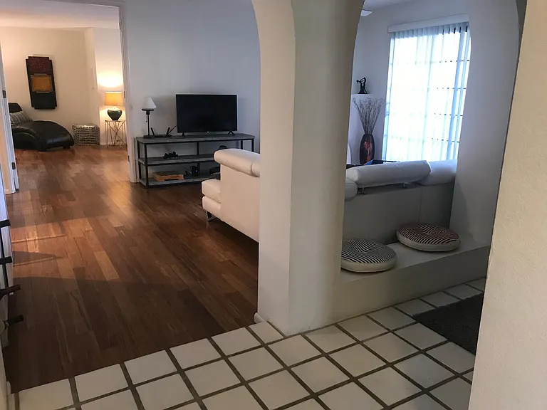 7557 N Dreamy Draw Dr — Photo 3