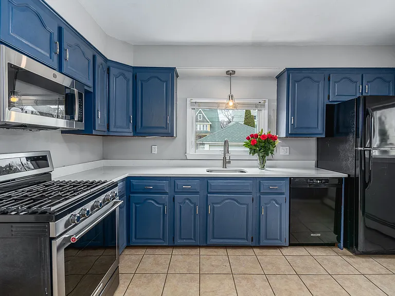 41 Berwick Ln — Photo 1