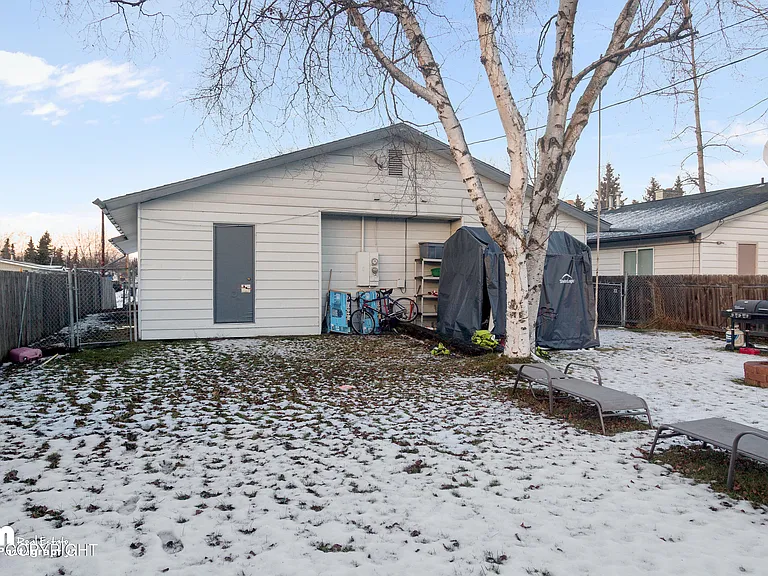 3855 Randolph St — Photo 8
