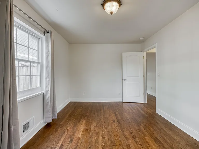 1523 Oakview Rd #4 — Photo 16