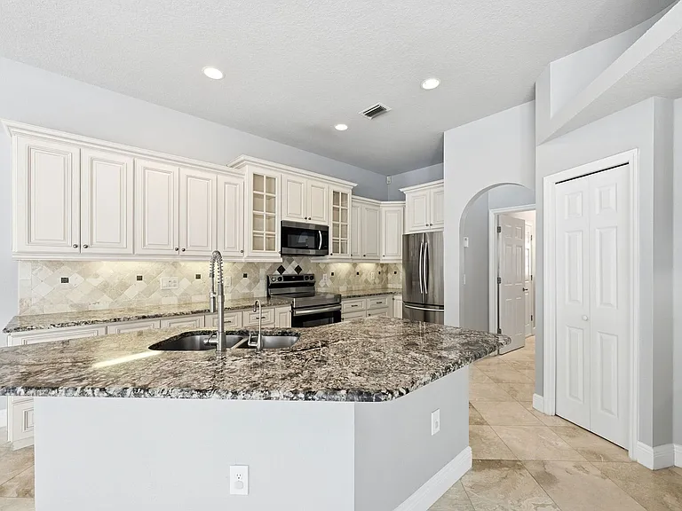 501 Manisha Pl — Photo 8