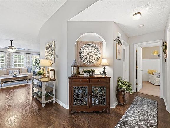 5th image of 123 Diamond Ridge Ave