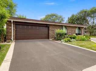 2590 Salceda Dr, Northbrook, IL 60062