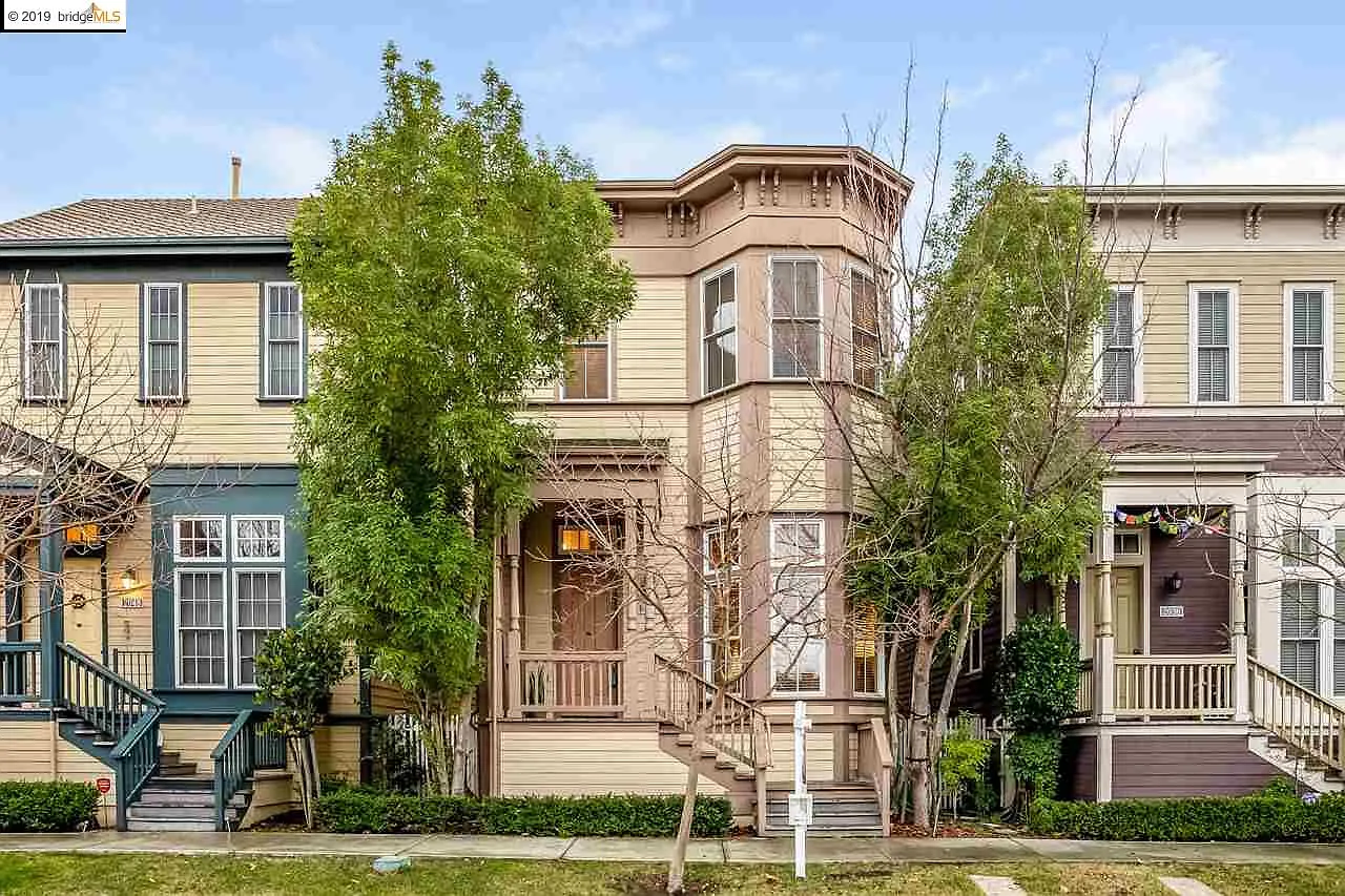 2042 Clark St photo 1