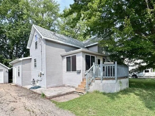 533 E Pearl St, Seymour, WI 54165