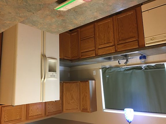 3rd image of 415 Laurel Ave