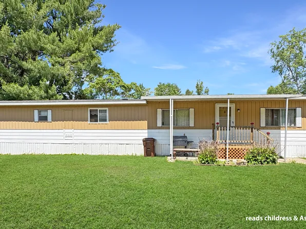 4443 Cedarwood St NE, Rockford, MI 49341